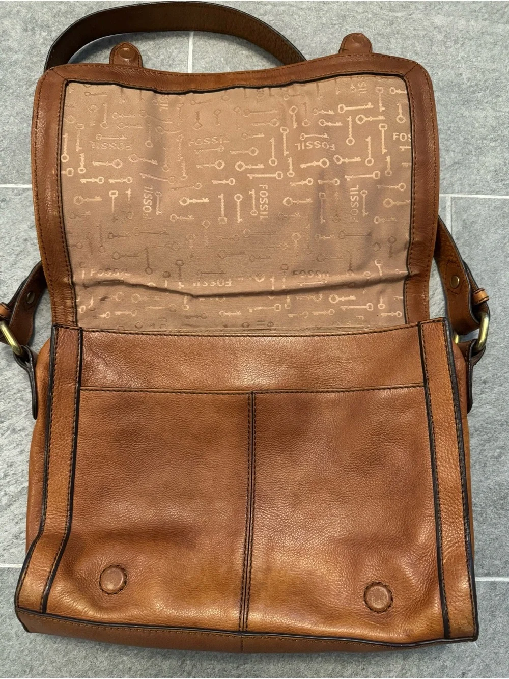 VINTAGE Fossil Leather Messenger Bag Brass Accents Leather Strap